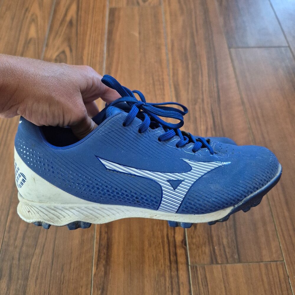 Youth Size 3.5 Mizuno Baseball Cleats